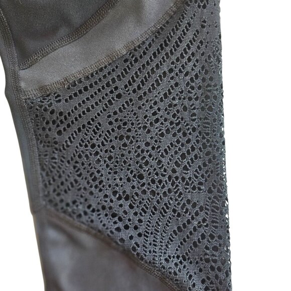 90 Degree by Reflex Small Black Cropped Leggings with Mesh Inserts - Picture 3 of 6